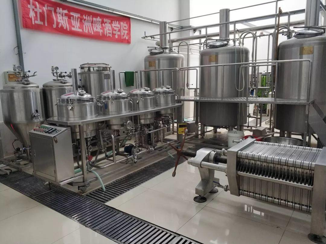 从“啤酒小白”到“精酿达人”,你只需要十天。 从“啤酒小白”到“精酿达人”,你只需要十天。