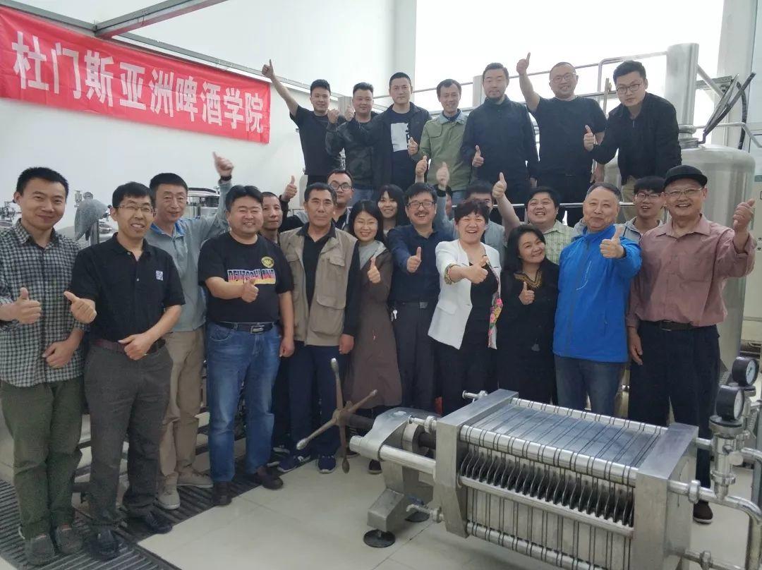 从“啤酒小白”到“精酿达人”,你只需要十天。 从“啤酒小白”到“精酿达人”,你只需要十天。