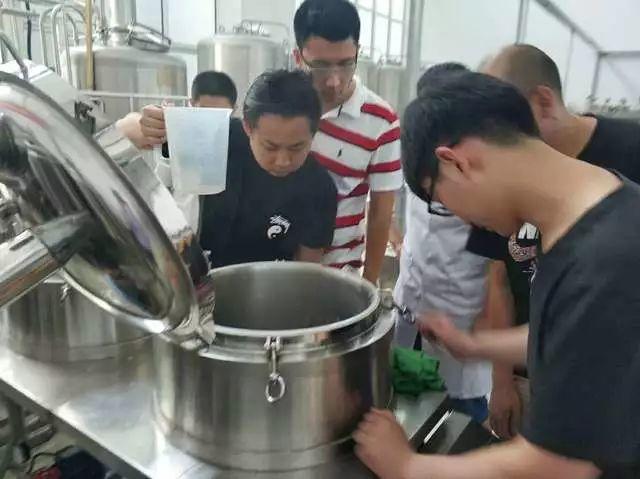 今年夏天,酿好一杯啤酒 今年夏天,酿好一杯啤酒