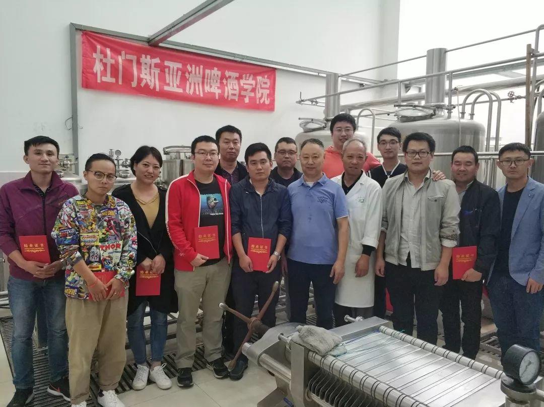 从“啤酒小白”到“精酿达人”,你只需要十天。 从“啤酒小白”到“精酿达人”,你只需要十天。